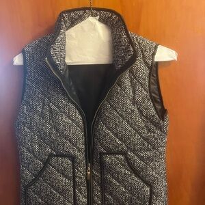 Black herringbone print vest